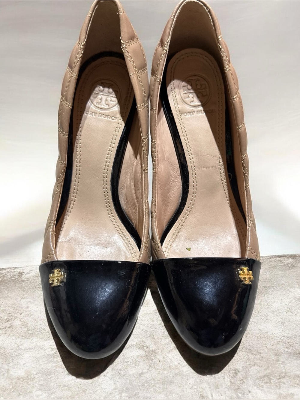 Tory Burch Women’s Nude Quilted Leather Wedge heel Pumps/Black Cap Toe/5.5